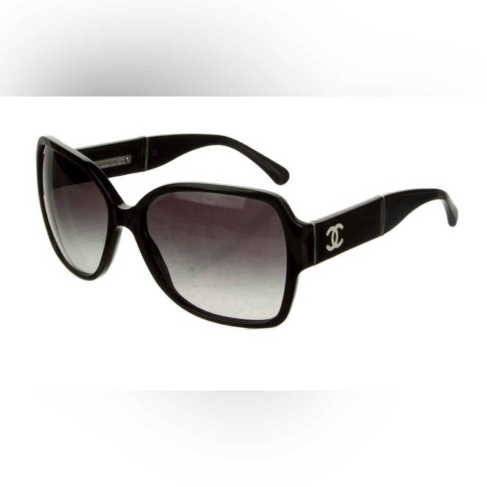 CHANEL Black Square Gradient Sunglasses with CC Logo